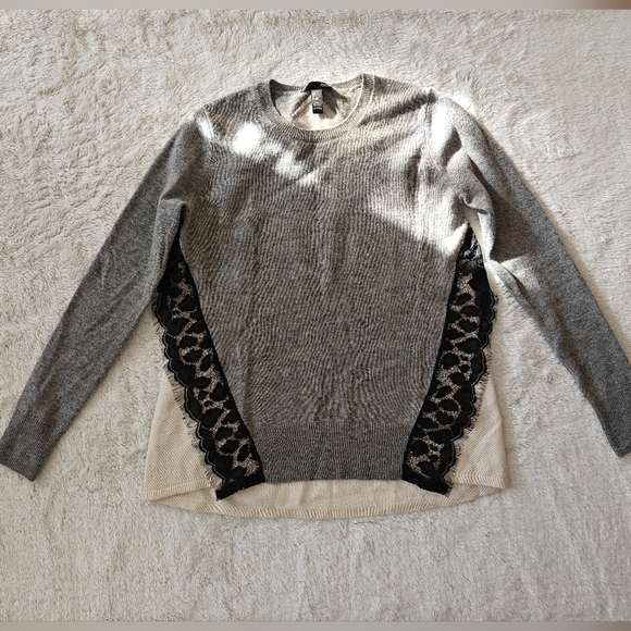 AQUA Sz Small 100% Cashmere Gray White Sweater Black Lace Soft Cozy Long‎ Sleeve - Picture 2 of 6